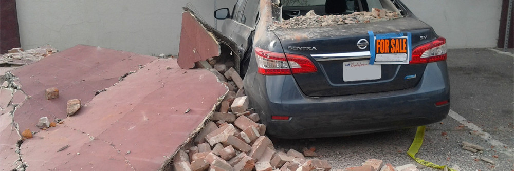 Napa-earthquake---car-damaged-by-falling-building-debris