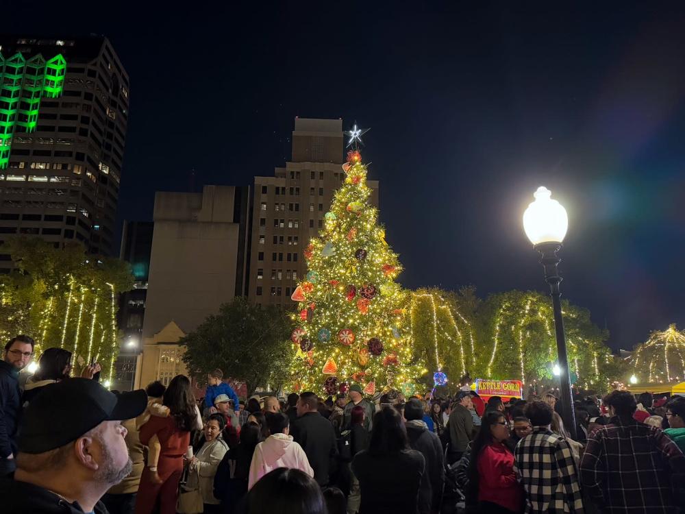 Travis Park H-E-B Christmas Tree