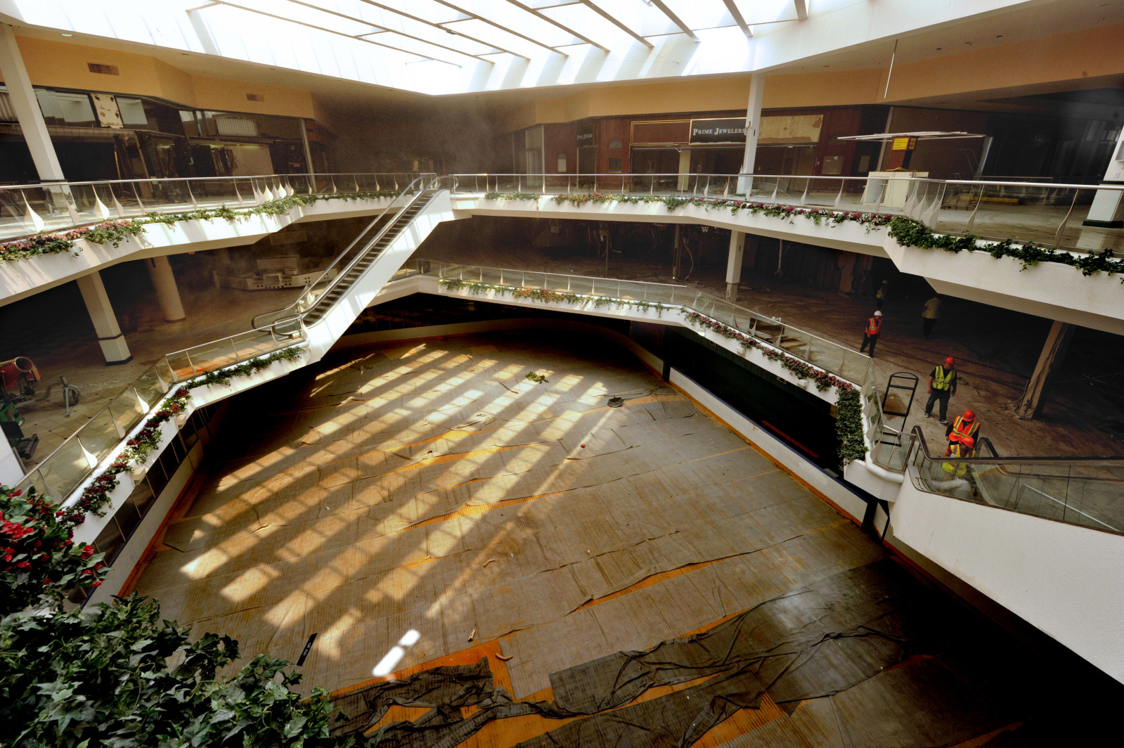 LiveMalls: Eastland Mall, Charlotte, North Carolina  Eastland mall, Office  building architecture, Abandoned malls
