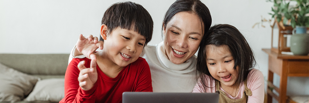 asian-mom-with-son-and-daughter-on-laptop