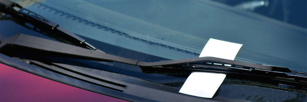 Parking-ticket-on-car-windshield