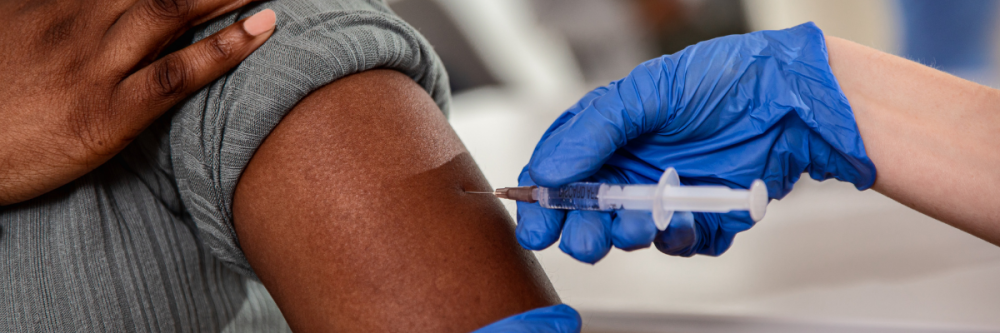 Nurse-giving-vaccine-to-patient